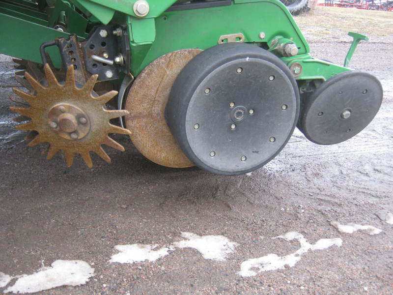 Planting Equipment  John Deere 1760 Planter  Photo
